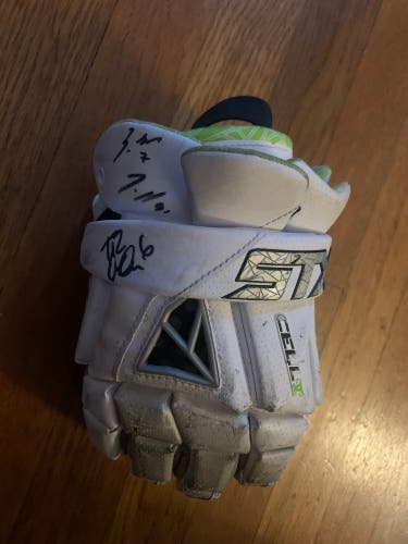 SIGNED BY 4 PROs FOGOs AND 1 D1 FOGO STX CELL 5 Glive