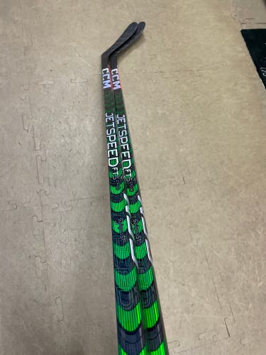 Senior Right Handed P28 CCM JetSpeed FT5 Pro Hockey Stick - 2 Pack