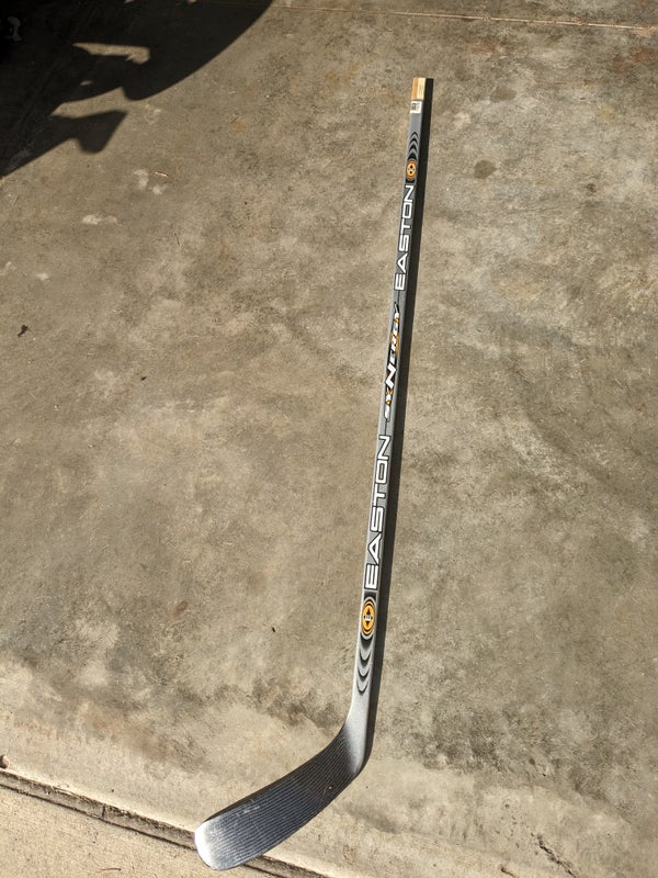 New Easton Synergy SL Sakic 110 P3 LH Composite Pro Hockey Stick - Mid  Curve