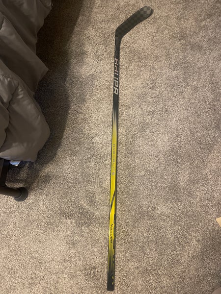 Custom Senior Right Handed P28M Vapor Hyp2rlite Hockey Stick