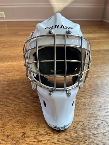 Used Bauer 940 Goalie Mask with Cage and storage case– SR Size 57-60 (7 1/8 -7 1/2)