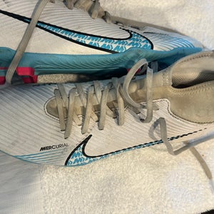White Men's Used Size 7.0 (Women's 8.0) Molded Cleats Nike Mercurial Superfly Cleats