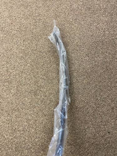 New Senior Bauer Right Handed Vapor Hyperlite Hockey Stick P28 2 pack