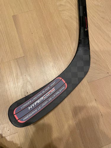 New Right Handed P92 Vapor Hyperlite Hockey Stick