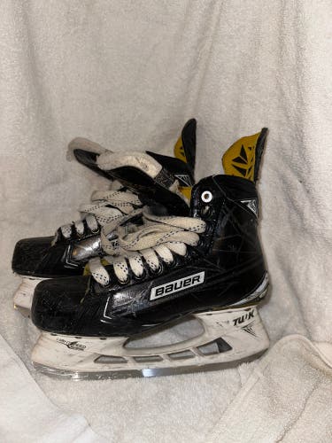 Used Bauer S180 Size 7.5 Supreme Hockey Skates (PRICE NEGOTIABLE)