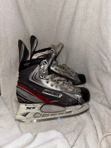 Used Bauer Size 8 Vapor Hockey Skates (PRICE NEGOTIABLE)