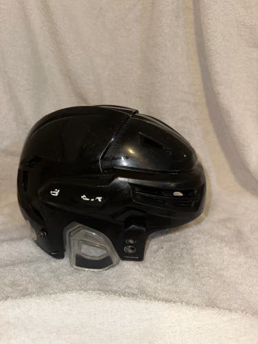 Used Medium Bauer Helmet (PRICE NEGOTIABLE)