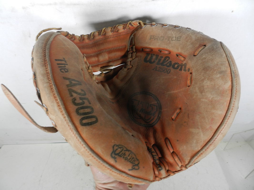 Wilson Baseball Glove Catchers Mitt THE A2500 Genuine Leather Size 33.5", RHT