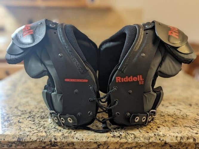 Used Riddell S2 youth football shoulder pads Large (100) 13”-14”