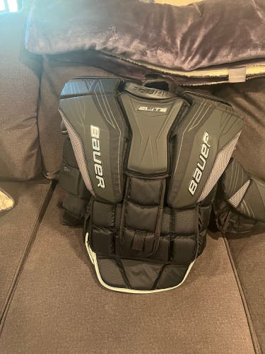 Bauer elite size medium, senior, chest protector in new condition