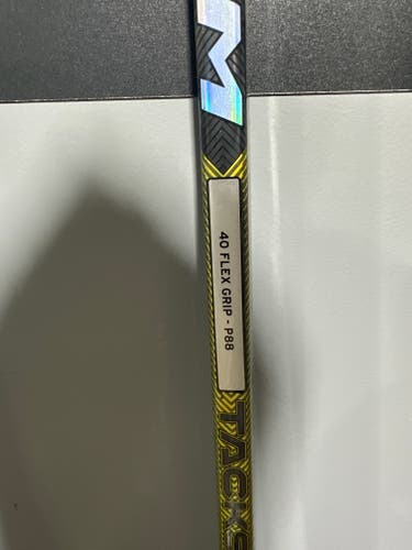 New Junior 40 flex CCM Right Handed Super Tacks AS-V PRO Hockey Stick P88