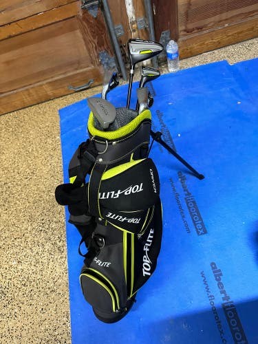 Used Junior Top Flite Left Handed Clubs (5 Clubs and Bag)