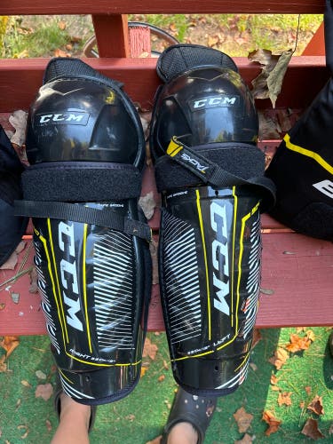 Used CCM Tacks 9040 Shin Pads