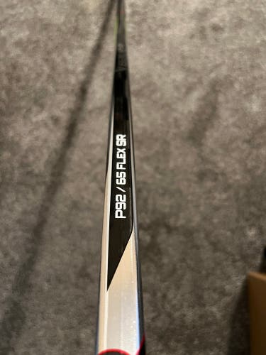 Senior Right Handed P92 vapor hyperlite 2 Hockey Stick