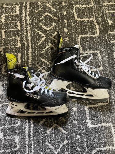 Senior Bauer Regular Width   Size 8.5 Supreme Ignite Pro Hockey Skates