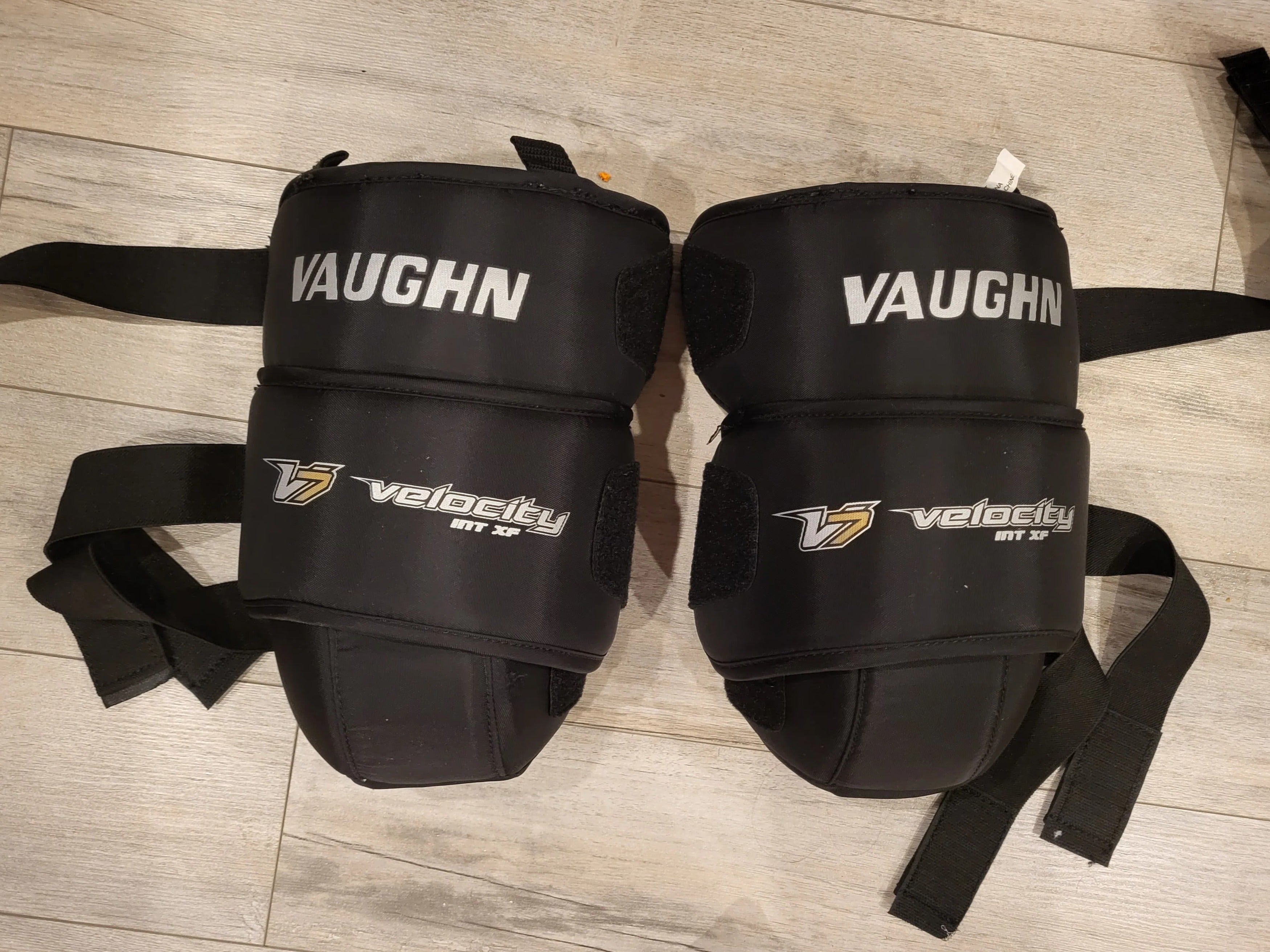 Vaughn Velocity 7 XF Hockey Goalie Leg Pads - Intermediate