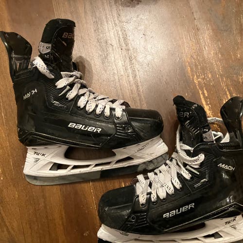 Intermediate Used Bauer Supreme Mach Hockey Skates Regular Width Size 5