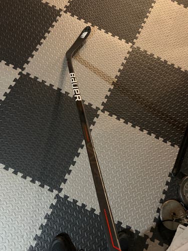 Senior Right Handed P28 Vapor Hyperlite Team Hockey Stick