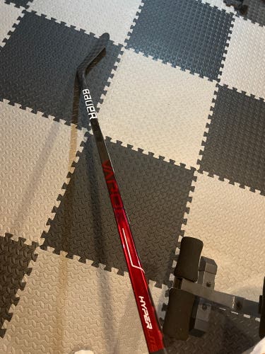 Senior Right Handed P28 Vapor Hyperlite Hockey Stick