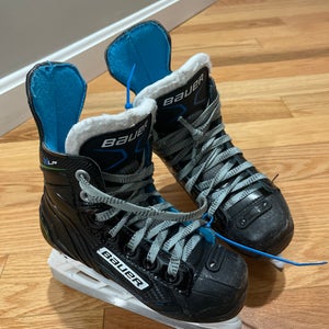 Youth Used Bauer X-LP Hockey Skates Regular Width Size 11