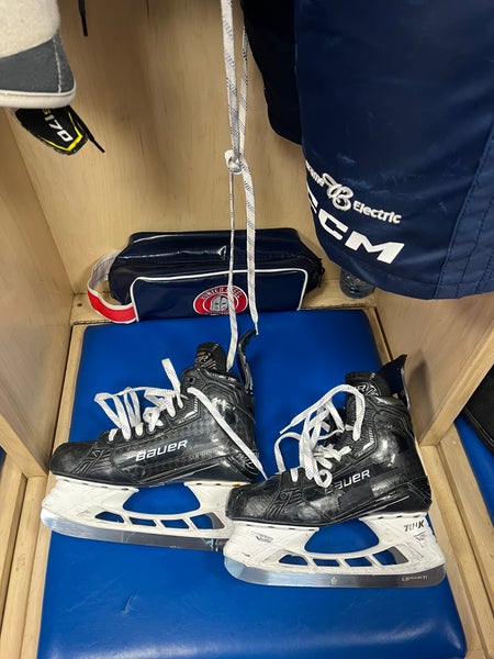 Senior Bauer Regular Width Size 8 Supreme Mach Hockey Skates