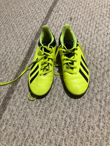 Used Adidas Soccer Turf Shoes Size 3.5