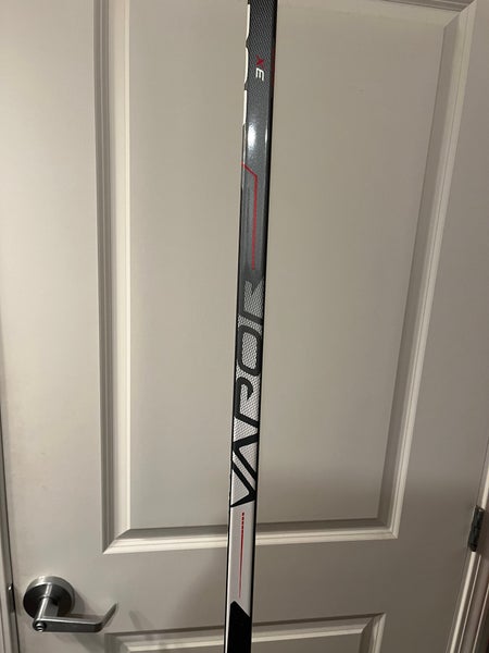 Used Right Handed P28 Vapor 3X Hockey Stick
