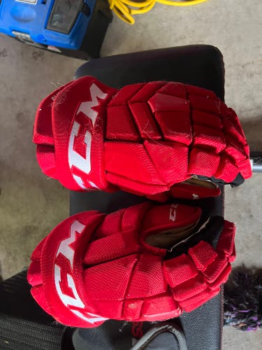 CCM HGTK pro stock used Matt Puempel gloves - Red wings