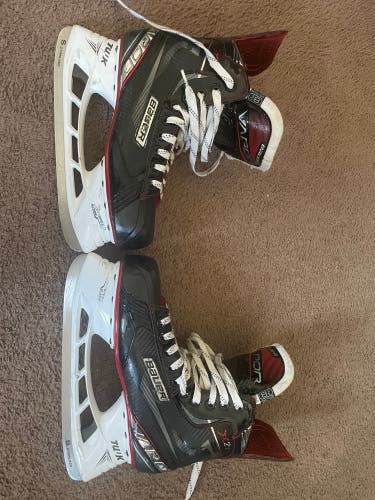Size 8.5 Bauer Vapor X2.7 Hockey Skates