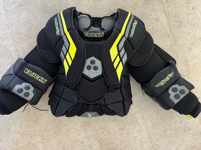 Used Senior Large Vaughn Velocity VE8 Pro Goalie Chest Protector