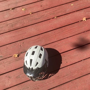 Used Cascade Cpxr Goalie Helmet