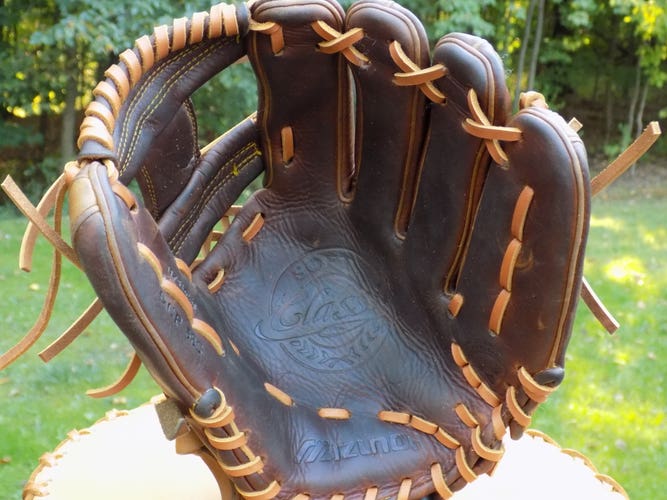 Used Mizuno Infield Right Hand Throw Classic Pro Soft Baseball Glove 11.75"