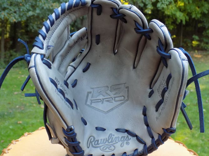 Used Rawlings Infield Right Hand Throw R9 Baseball Glove 11.5"