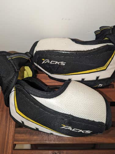 CCM Tacks 2052 Elbow Pads + Shoulder Pads Bundle