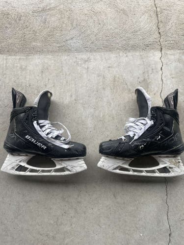 Used Bauer Regular Width Size 7.5 Vapor Hyperlite Hockey Skates