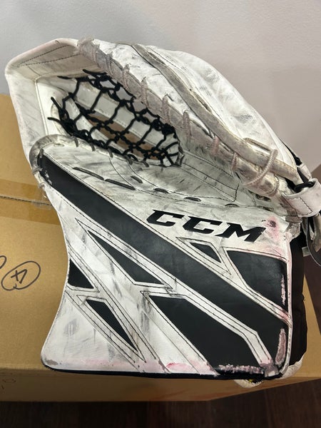 CCM Extreme Flex E4.5 Goalie Catcher Senior - Regular - Left hand catch