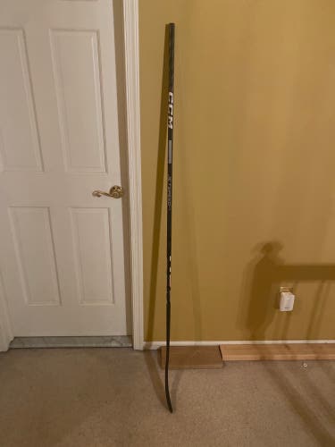 Barely Used Senior Right Handed P29 JetSpeed FT5 Pro Hockey Stick