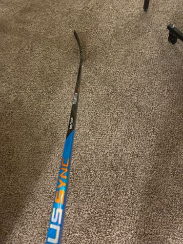 Senior Right Handed P28 Nexus Sync Hockey Stick