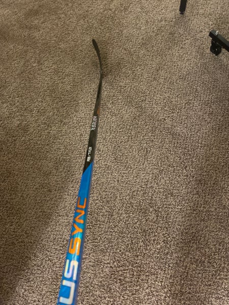 Senior Right Handed P28 Nexus Sync Hockey Stick
