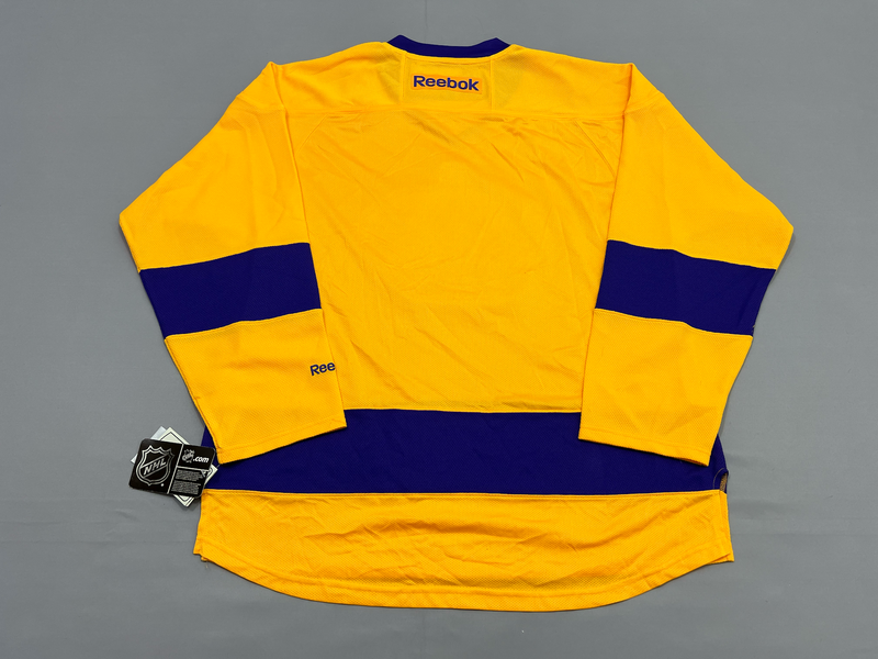 Vintage 2002 Los Angeles Kings NHL CCM hockey jersey. Medium