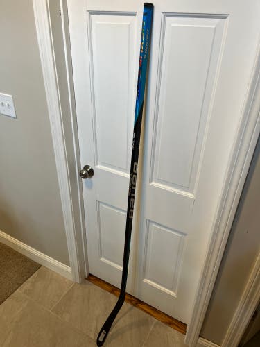Bauer Nexus Sync p28 70flex right hand senior hockey stick
