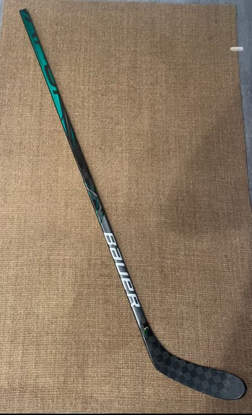 Used Green Bauer Vapor Flylite 65 Flex P28 Left Hand Used Green Bauer Vapor Flylite 65 Flex P28 Left Hand