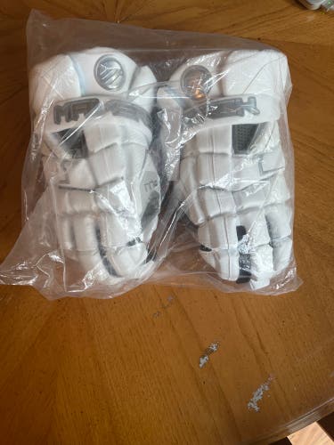 New Maverik Large M4 Lacrosse Gloves