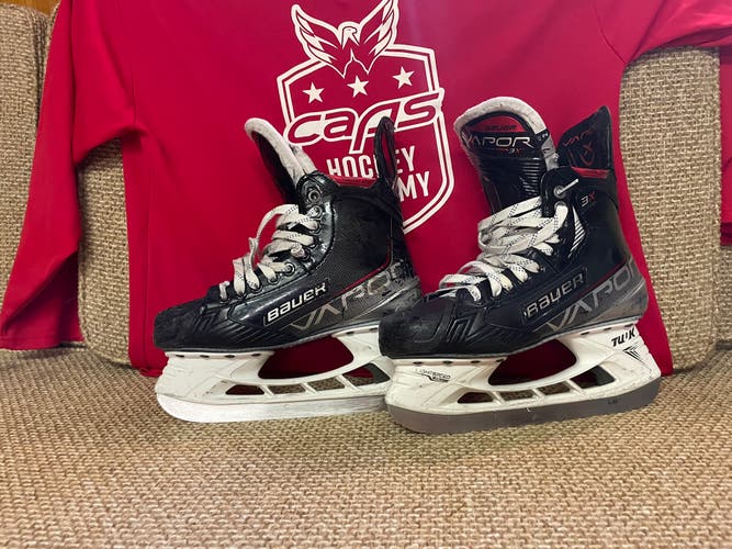Used Bauer Regular Width Size 7 Hockey Skates