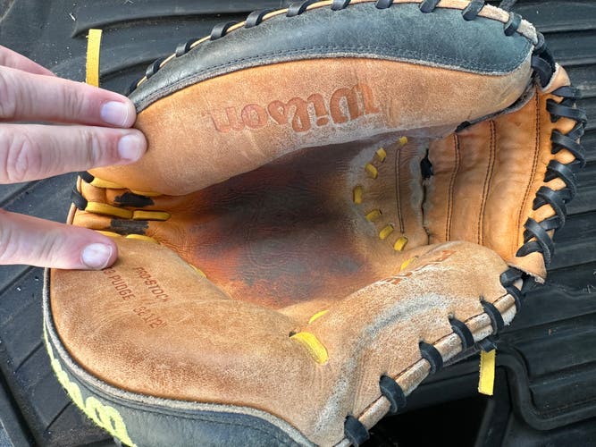 Used Right Hand Throw 32.5" A2000 Baseball Glove