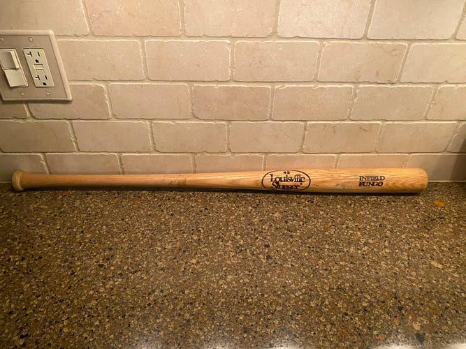 Used Louisville Slugger  26 oz 34" Louisville Slugger Fungo Bat