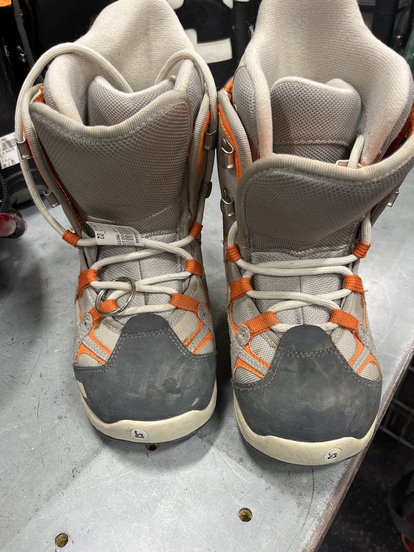 Used Burton Moto Junior 02 Boys' Snowboard Boots