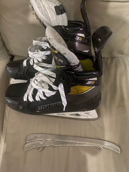 Senior Used Bauer Supreme 3S Pro Hockey Skates Size 8