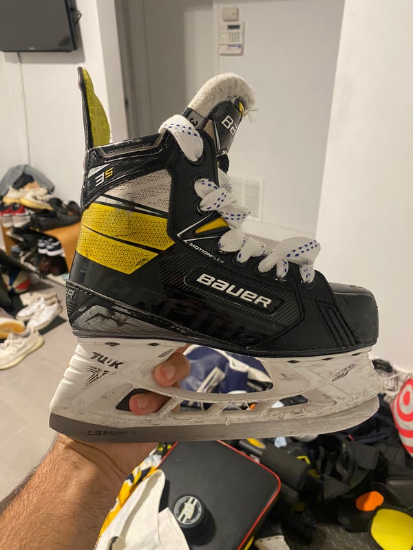 Used Bauer Regular Width  Size 3 Supreme 3S Hockey Skates