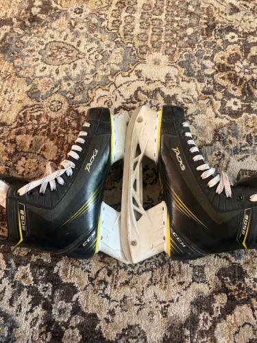 Used CCM Regular Width Size 10 Tacks 3052 Hockey Skates